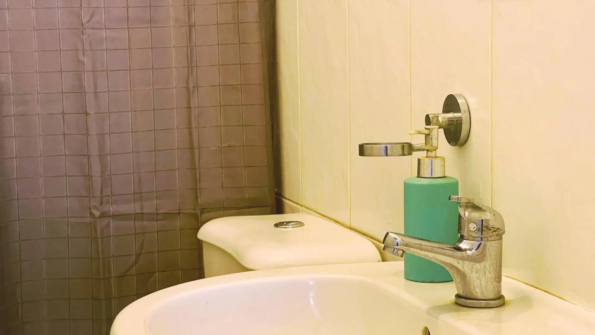 Chambre Tres Confortable Climatisee Sdb Partagee Dakar Senegal