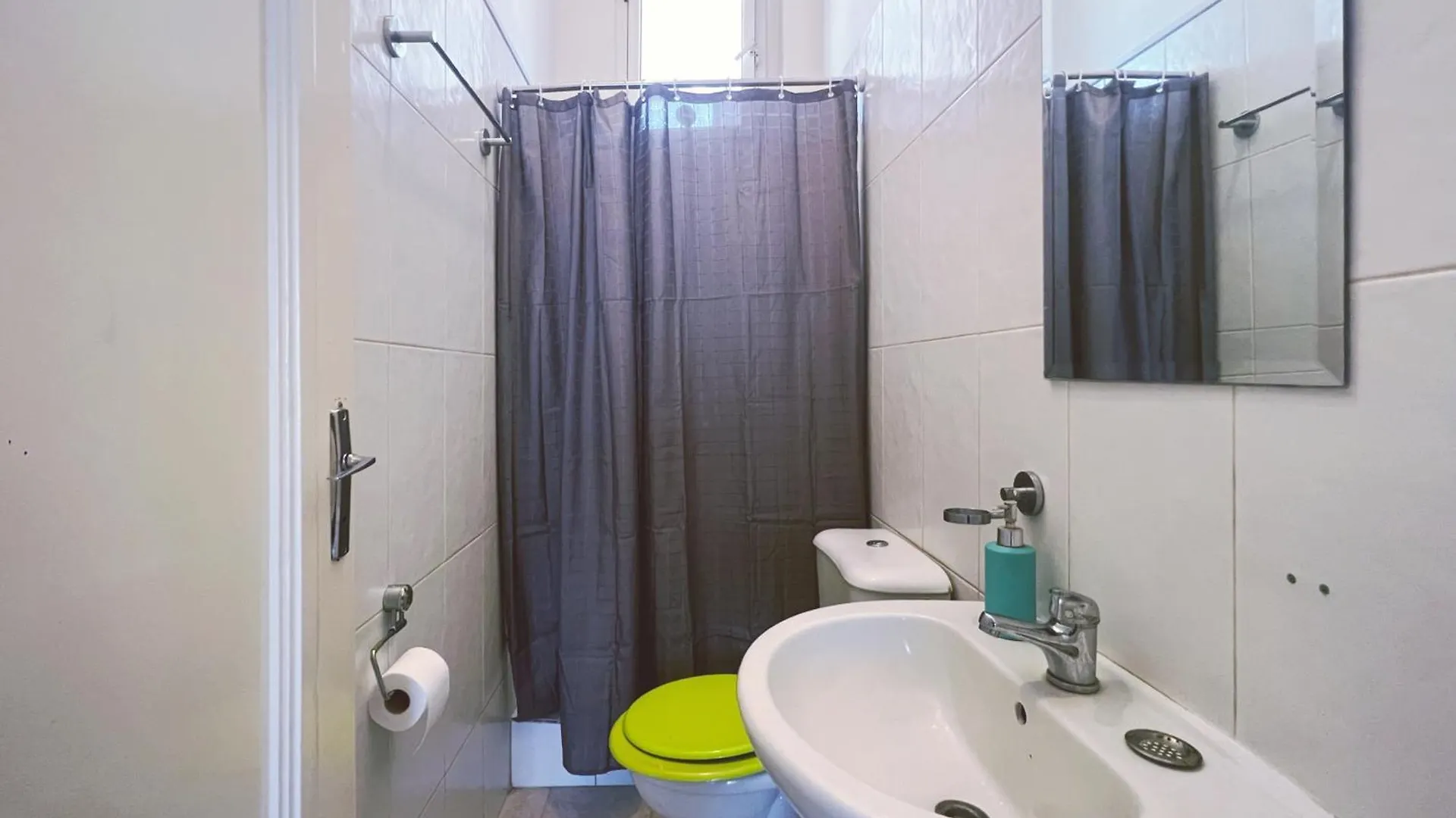 Chambre Tres Confortable Climatisee Sdb Partagee Dakar
